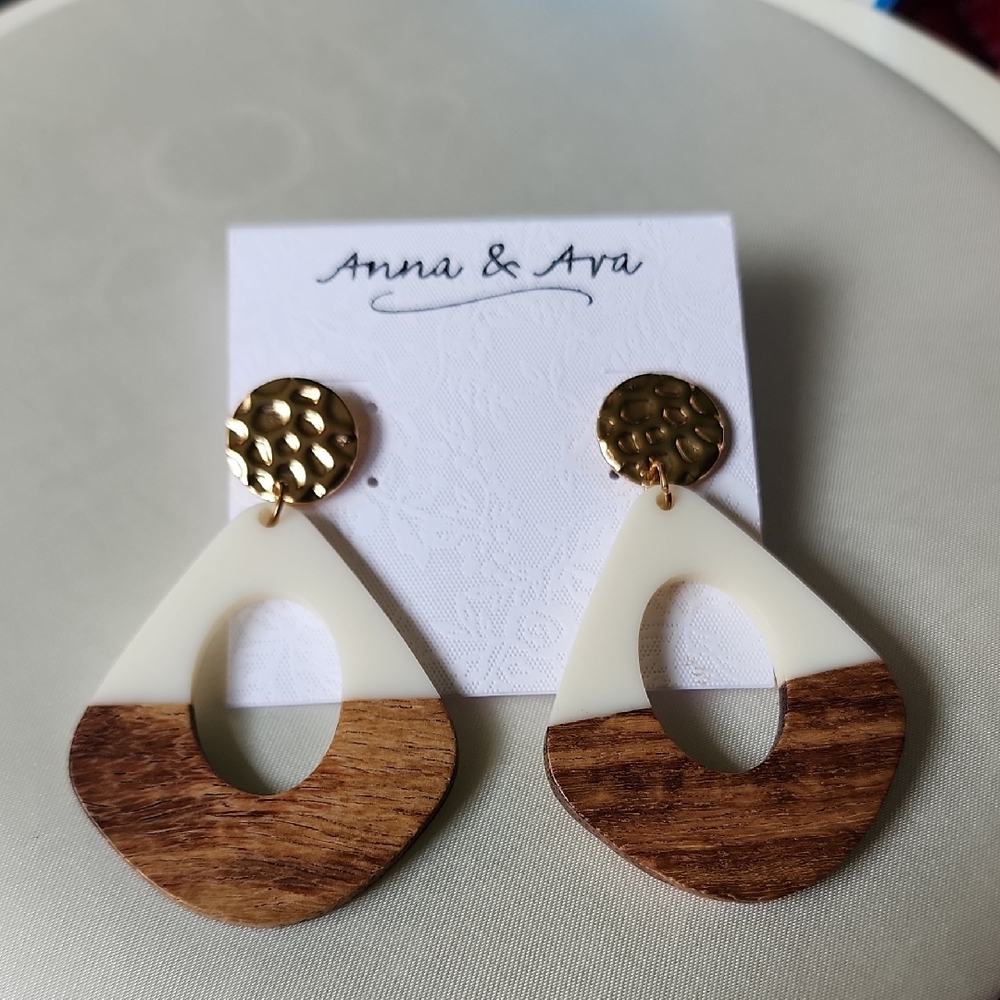 Anna And Ava NWT EARRINGS